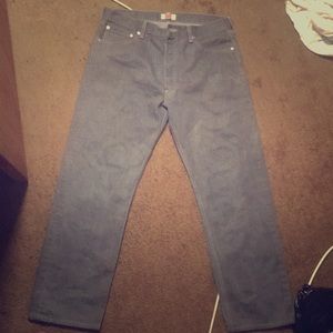 2 levi jeans